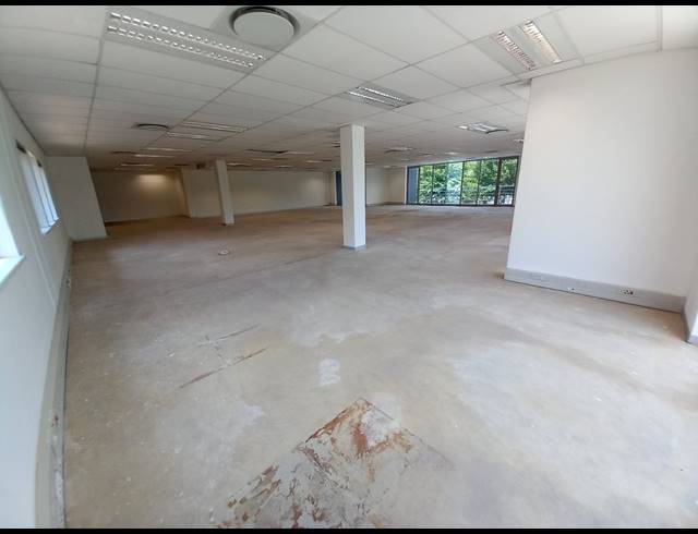 329M² OFFICE TO LET IN BRYANSTON